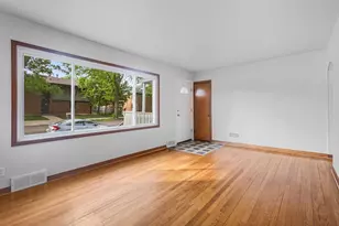 2105 E Johnson St, Madison, WI 53704 - Photo 8