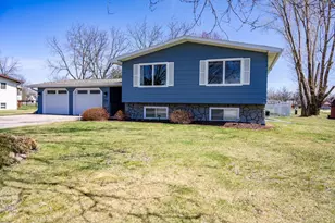 926 Elm St, Mauston, WI 53948 - Photo 2