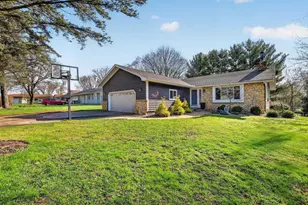 115 W Ridge Cir, Cambridge, WI 53523 - Photo 2