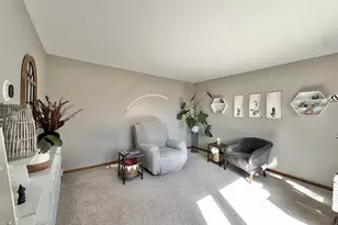 6892 Moonlight Cir, Sun Prairie, WI 53590 - Photo 4