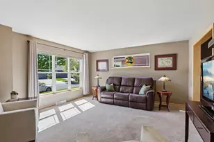 8866 Red Beryl Dr, Middleton, WI 53562 - Photo 6