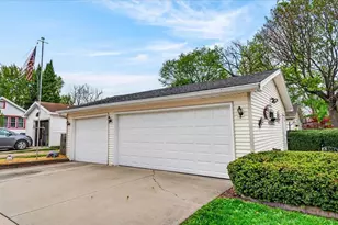 1104 Lawrence St, Madison, WI 53715 - Photo 28