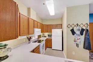 301 Harbour Town Dr, Madison, WI 53717 - Photo 10