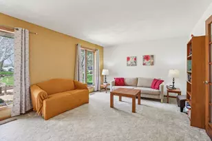 5604 Maldwyn Ln, Madison, WI 53716 - Photo 10