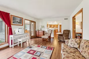 5604 Maldwyn Ln, Madison, WI 53716 - Photo 8
