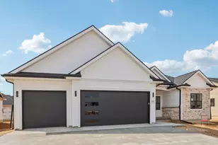 224 Falcon Ct, Sauk City, WI 53583 - Photo 2