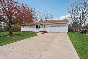 890 Blaser Ct, Sun Prairie, WI 53590 - Photo 2