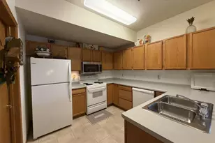 301 Harbour Town Dr, Madison, WI 53717 - Photo 16