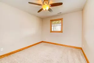 13800 W Valley Rd, East Dubuque, IL 61025 - Photo 26