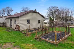 2216 Monroe St, New Holstein, WI 53061 - Photo 6
