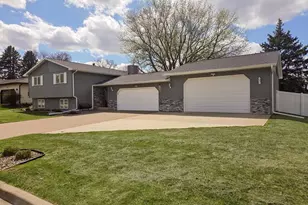 1470 Country Club Ct, Platteville,  53818 - Photo 2