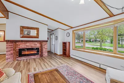 4614 Hamlet Place, Madison, WI 53714 - Photo 8