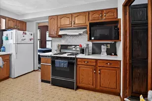 1913 E Washington Ave, Madison, WI 53704 - Photo 8
