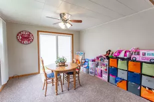 405 Oak St, Blanchardville, WI 53516 - Photo 2