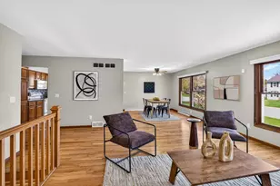 5755 Pembroke Dr, Fitchburg, WI 53711 - Photo 10