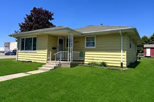 421 W Calhoun St, Cuba City,  53807 - Photo 2