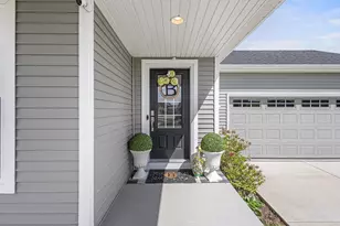 517 Sugar Maple Ln, Verona, WI 53593 - Photo 2