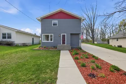 325 Chicago Street, Stoughton, WI 53589 - Photo 2