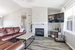 1421 21st St, Baraboo, WI 53913 - Photo 4
