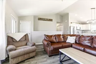 1421 21st St, Baraboo, WI 53913 - Photo 8