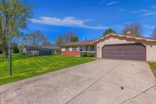 621 Holly Rd, Beloit, WI 53511 - Photo 2