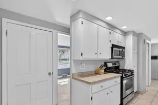 450 Charles Ln, Madison, WI 53711 - Photo 6