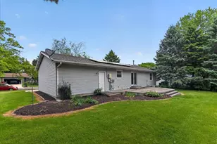 1425 Hyland Dr, Stoughton, WI 53589 - Photo 2