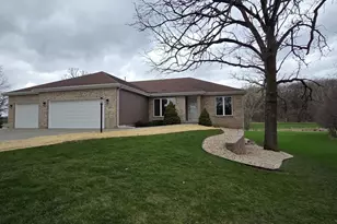 23 Heather Dr, Cottage Grove, WI 53527 - Photo 2