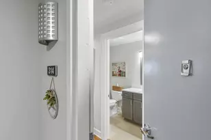 137 E Wilson St, Madison, WI 53703 - Photo 14