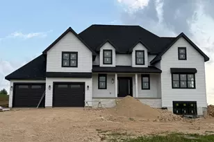 7184 Pfeil Bend Rd, Sun Prairie, WI 53590 - Photo 2