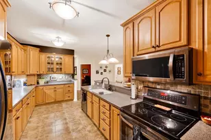 34 Cherokee Cir, Madison, WI 53704 - Photo 12