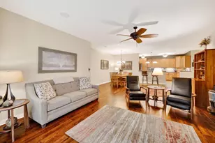 34 Cherokee Cir, Madison, WI 53704 - Photo 2