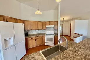 4011 Creekside Dr, Janesville, WI 53548 - Photo 10