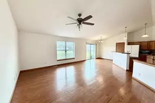 4011 Creekside Dr, Janesville, WI 53548 - Photo 8