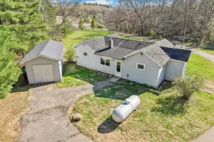 1118 Gem Dr, Wisconsin Dells, WI 53965 - Photo 2