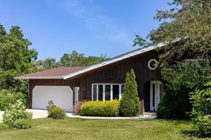 507 Park View Dr, Mount Horeb, WI 53572 - Photo 1