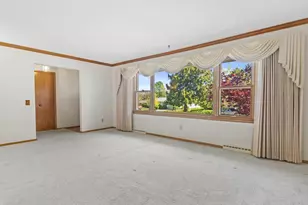 5905 S Hill Dr, Madison, WI 53705 - Photo 6