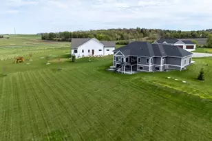 3006 Curtis Ct, Sun Prairie, WI 53590 - Photo 4