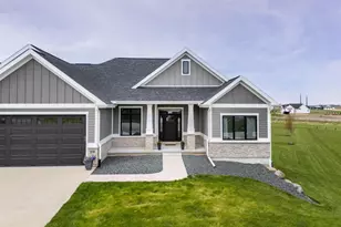 3006 Curtis Ct, Sun Prairie, WI 53590 - Photo 2