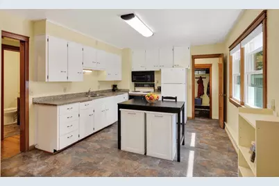122 Gary Court, Sun Prairie, WI 53590 - Photo 4