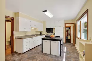 122 Gary Ct, Sun Prairie, WI 53590 - Photo 4