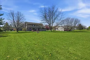 6715 Forest Park Dr, DeForest, WI 53532 - Photo 34