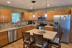 149 Pine View Dr, Madison, WI 53704 - Photo 6
