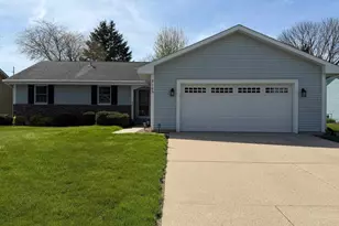 2103 Clover Ln, Janesville, WI 53545 - Photo 2