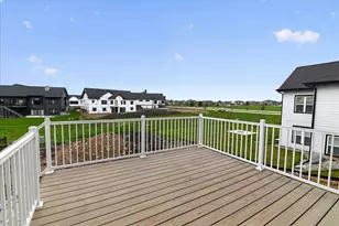 906 Travis Larson Ct, Waunakee, WI 53597 - Photo 4