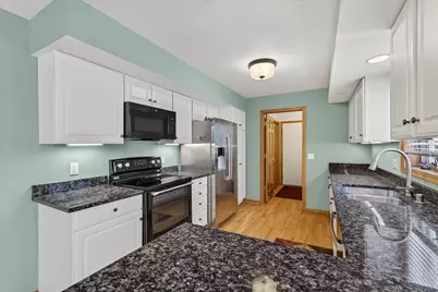 888 Chalfont Drive, Sun Prairie, WI 53590 - Photo 4