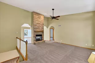 888 Chalfont Dr, Sun Prairie, WI 53590 - Photo 8