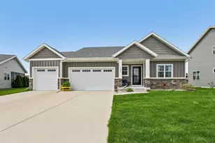 1354 Pine St, Sun Prairie, WI 53590 - Photo 2