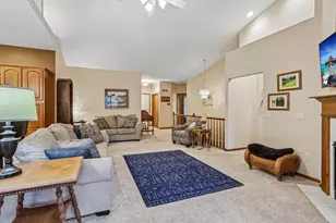 3133 Collingwood Dr, Sun Prairie, WI 53590 - Photo 4