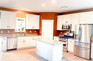 934 E Superior Dr, Edgerton, WI 53534 - Photo 10